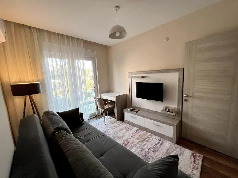 Erasta Avm Yani Konforlu 2+1 '5' Apartman Antalya